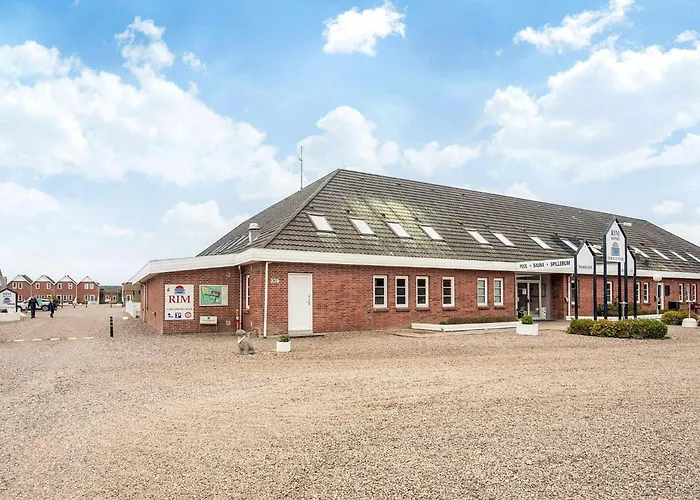 4 Person In Romo-by Traum Daire *